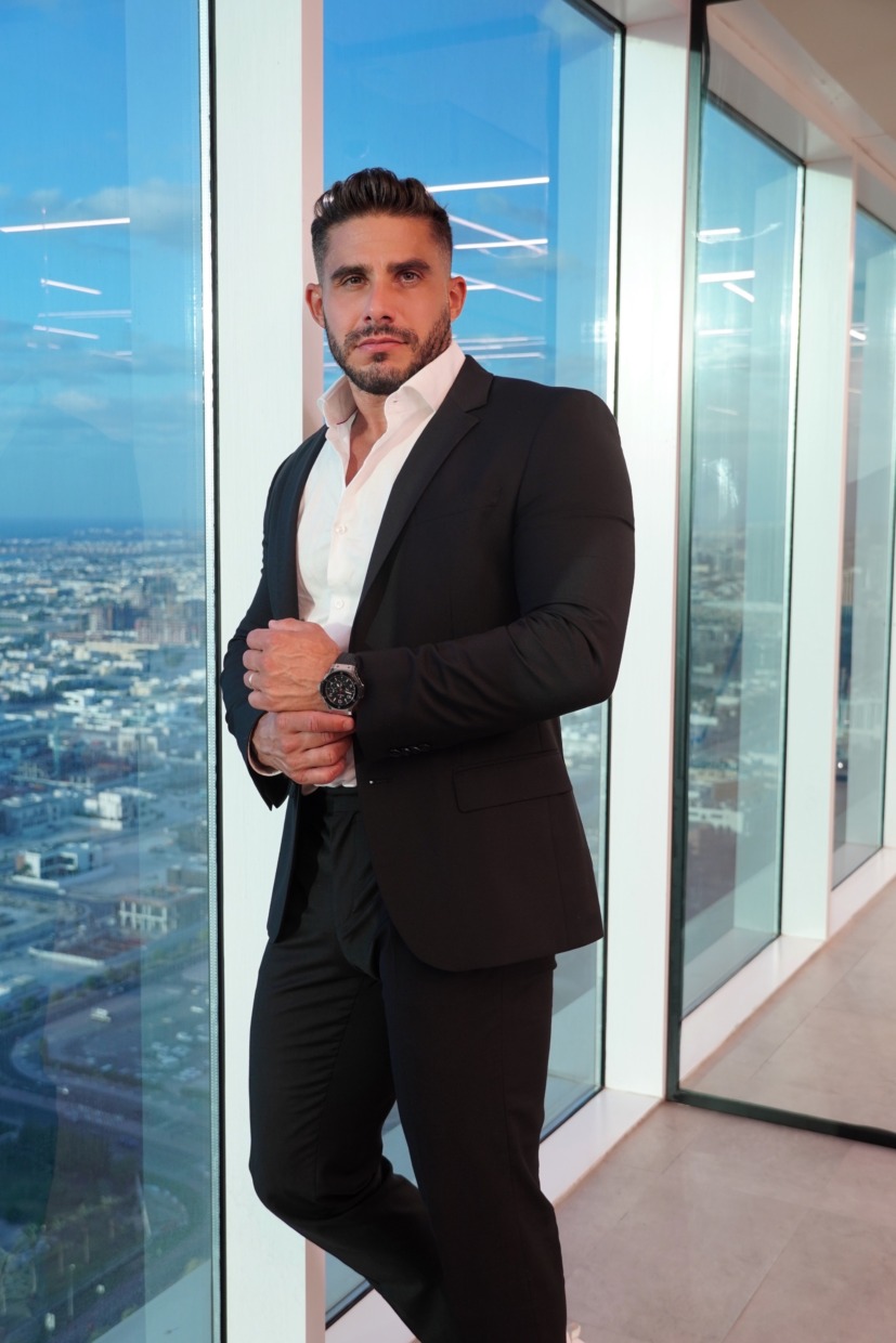 Chris Elliott — Founder & CEO, Emirates Business Setup