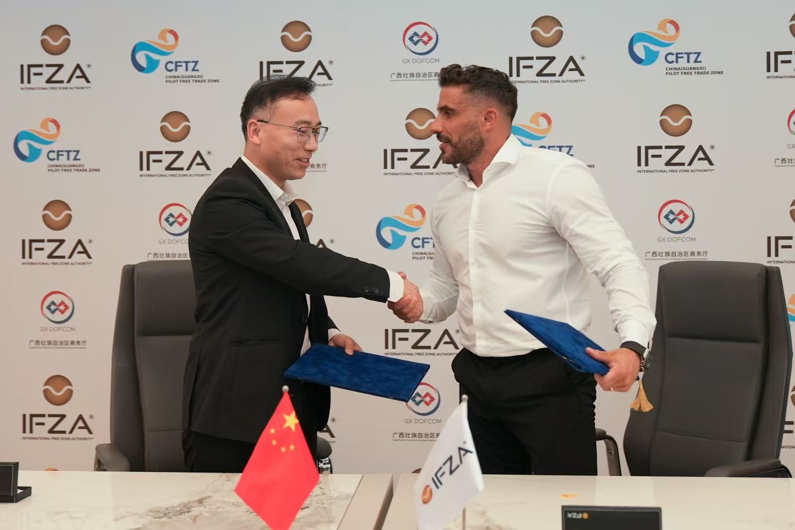 Chris Elliott shaking hands with the Chinese delegation at the IFZA / CFTZ partnership signing
